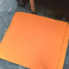 オレンジ色の、岩盤浴マット