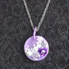 薔薇の月レジンネックレス（残1） - メルカリ