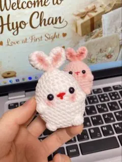 【ハンドメイド】白＆ピンクのミニうさぎ あみぐるみキーホルダーセット