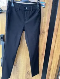 【ほぼ未使用】UNIQLOブラック スキニーパンツ ウエスト68-76cm