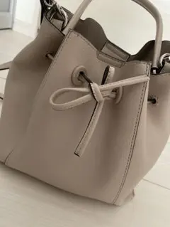 ベージュ ハンドバッグ