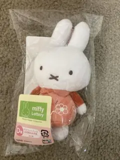 タイトーくじ　ミッフィー　Ｄ賞　マスコットバッジ　お花柄のお洋服