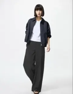 新品　　UNIQLO 感動ワイドパンツ ブラック