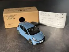 トヨタAQUA 1/30現行型(非売品)ツートン色2台 - メルカリ