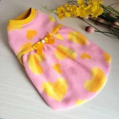 ＊犬服 ＊ハンドメイド　ワンピース　 ピンクと黄色のハート　フリース　小型犬