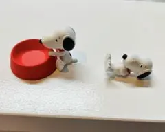 スヌーピー SNOOPY フィギュアと赤い皿のセット　ガチャガチャ