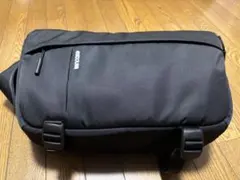 Incase DSLR カメラバッグ スリングタイプ
