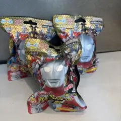 びっくらたまご　ウルトラマンオメガ 首、両手、両足が動く！「ウルトラヒーローズ」のびっくらたまごが登場