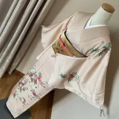 薄ピンクに手描き友禅の花が上品な訪問着