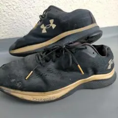 ブラック スニーカー