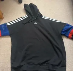 adidas フード付き ブラックパーカー