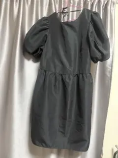 H&Mブラック パフスリーブ ミニワンピース