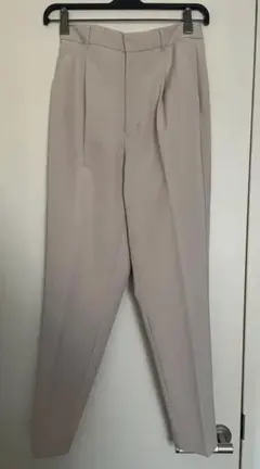 GU ベージュ スラックス