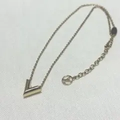 LOUIS VUITTON 路易威登 Essential V 項鍊