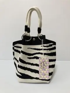 新品 D.KELLY ニットパラコードバッグ ゼブラ柄 モノトーン
