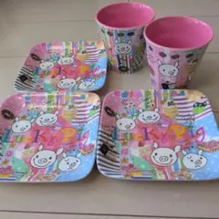 LucKy Pigラッキーピッグ　四角皿３枚、同柄コップ２個のセット