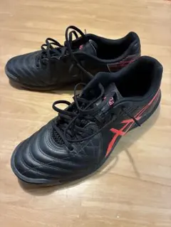 asics フットサルシューズ ブラック/レッド