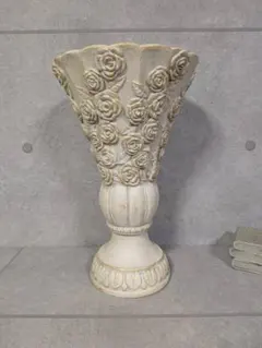 植木鉢 大型 脚付 ローマ調 バラモチーフ オシャレアンティーク - メルカリ
