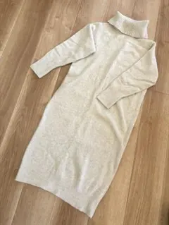 美品　UNIQLOウール混紡 ベージュ タートルネック ロングワンピース