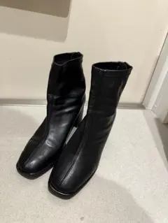 ブラックレザージッパーブーツ