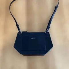 YAHKI ブラック ショルダーバッグ
