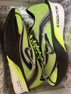 新品　ナイキ　ランニングシューズ　ヴェイパーフライ4