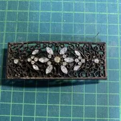 エレガントなブラックバレッタ