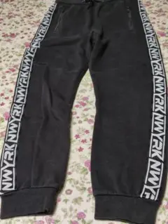 H&M ブラック ロゴテープ付きパンツ 140cm