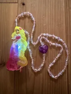 ラプンツェル　光るネックレス