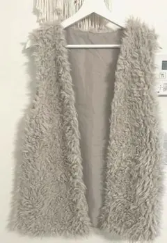 新品　時期ハズレセール　ベージュ ファー風ノースリーブベスト