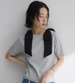 新品未使用 リボン付きグレーTシャツ