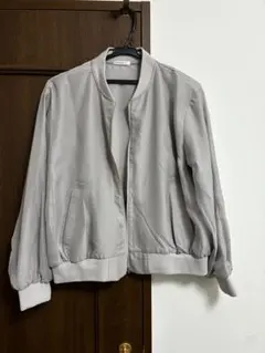 グレー Mサイズ ジップアップジャケットのサムネイル