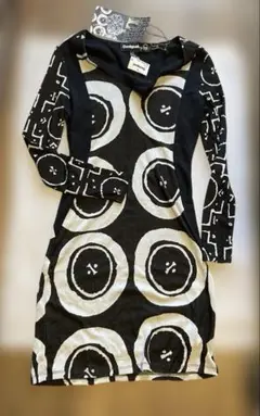 新品未使用　Desigual 長袖ワンピース Mサイズ 黒と白　タグつき