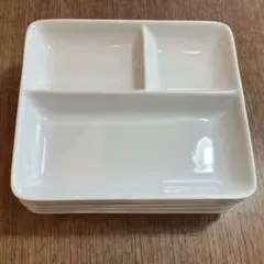 仕切り付き白いプレート