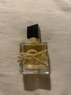 Yves Saint Laurent 香水 四角いボトル - メルカリ