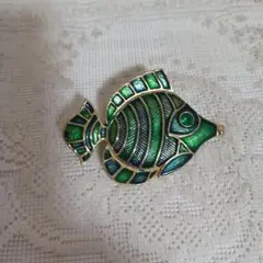 ☆グリーン 魚 ブローチ