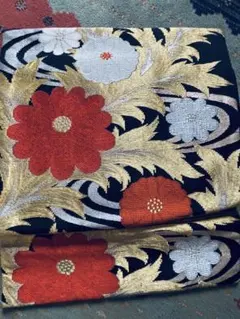 アンティークな黒地赤白花柄帯　お太鼓作り帯