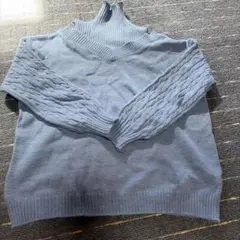 ライトブルー ケーブル編み ニットセーター