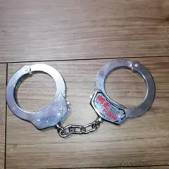 匿名配送】網走刑務所（手錠）金属製 - メルカリ