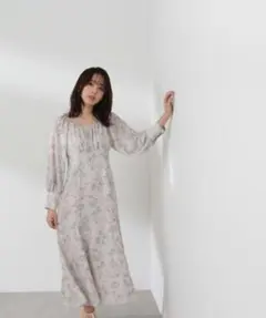 【美品】ナチュラルビューティーベーシック＊シェリーフラワープリントワンピース