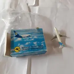ウクライナインターナショナル　737-300 ダイカスト
