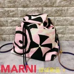 袋付き❗️ほぼ新品✨マルニ　巾着リュック　マルチカラー　ゴールド金具　総柄　ピンクのサムネイル
