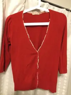 Vネック赤カーディガン