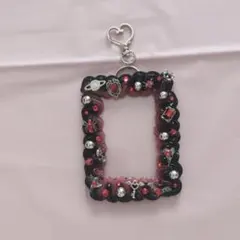 赤と黒のトレカケースキーホルダー