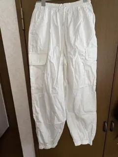 ホワイトカーゴパンツ