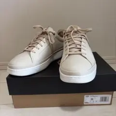 【新品】UGG ベージュ スニーカー サイズ8(26cm)のサムネイル