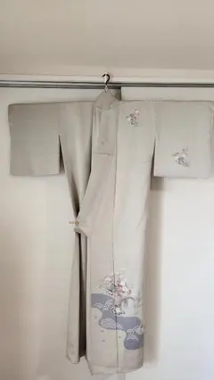 付け下げ訪問着 薄いグレー 花と川と茶屋辻の模様　練習リメイク用