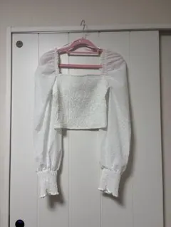 Bershka ホワイト シャーリング パフスリーブ ブラウス 長袖