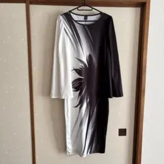 【SALE新品未使用】SHEIN モノトーン花柄長袖ワンピース