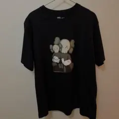 ユニクロ UNIQLO KAWS UT Tシャツのサムネイル